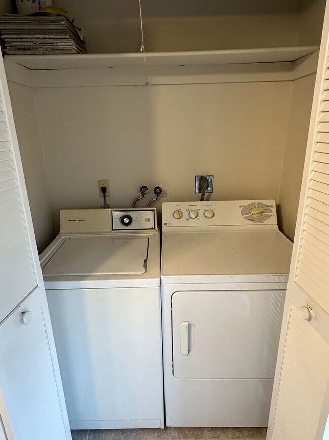 Building Photo - MOVE IN SPECIAL- Lovely 2/2 Duplex Home for Rent in St. Cloud