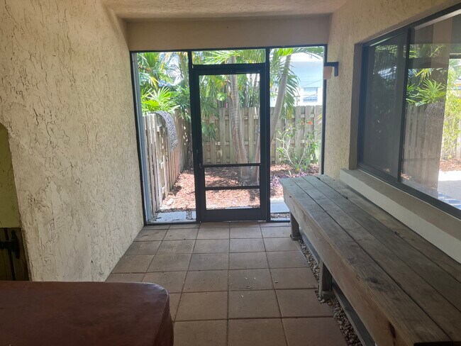 Building Photo - 1815 S Olive Ave