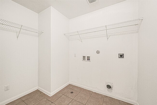 Building Photo - 8843 Leclaire Meadow Dr