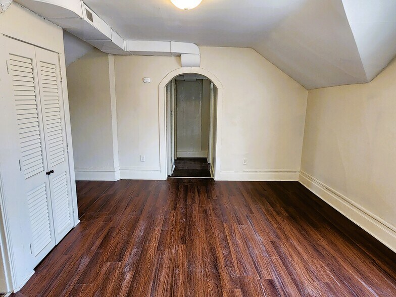 Living room - 419 Olmstead St
