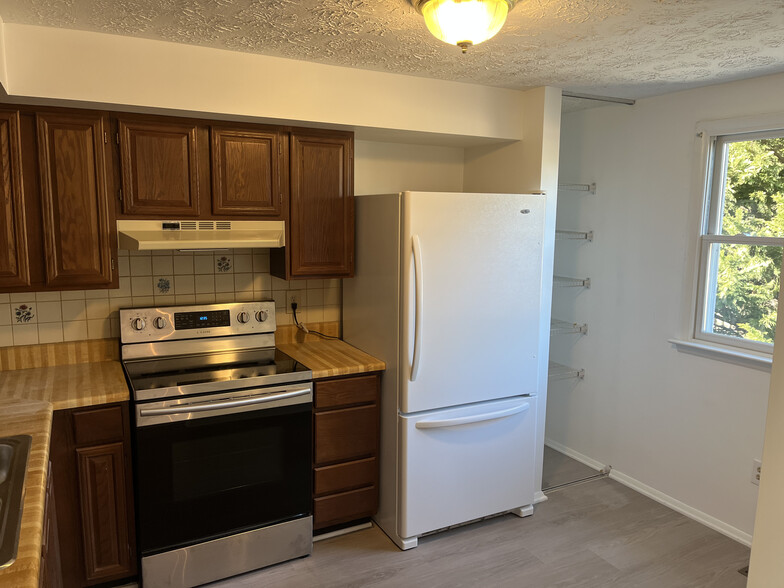 kitchen - 6310 Meeting House Way