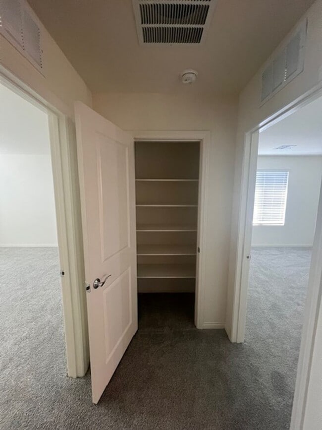 Building Photo - New Neighborhood Southwest Community $500.00 Move in Credit