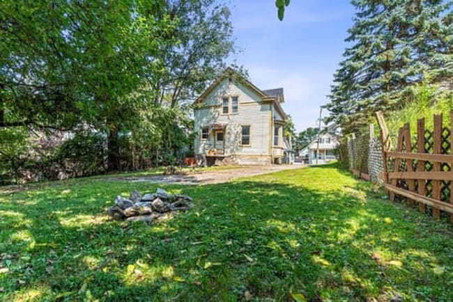 Building Photo - 3819 St Martins Pl