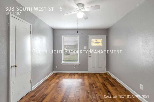Building Photo - 308 S W St