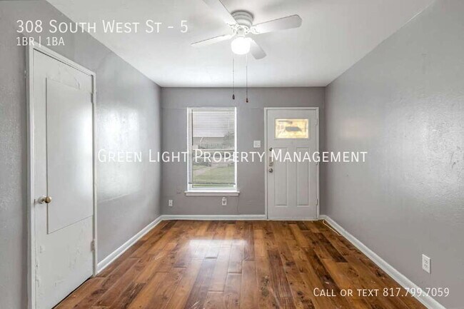 Building Photo - 308 South West St-5