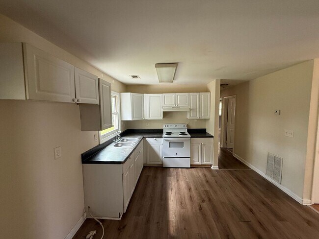 Building Photo - 8 Burdette Pl