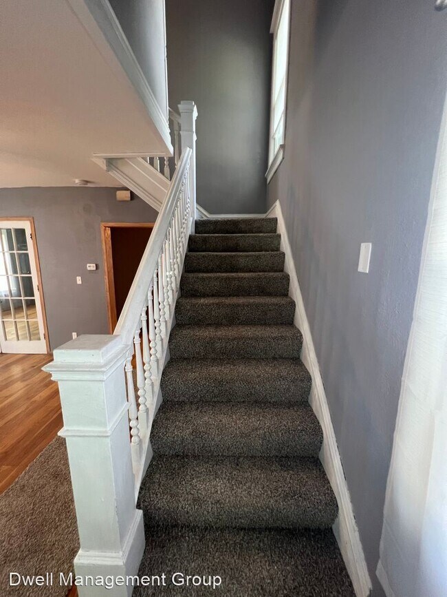 Building Photo - 4 br, 2 bath House - 401 9th St NE