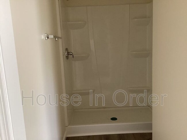 Building Photo - 790 N Grove St