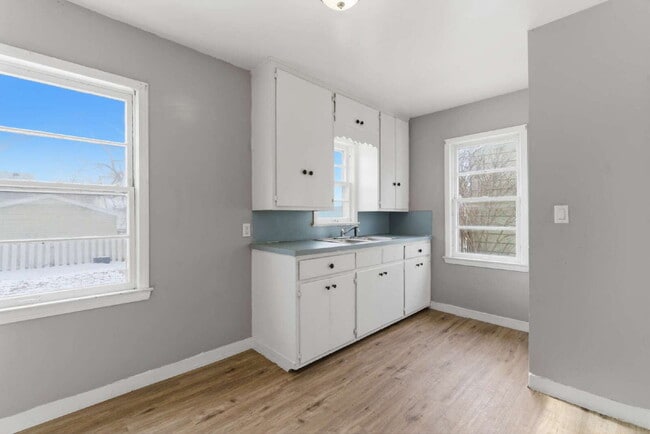 Building Photo - Comfortable & Convenient 2BR Living