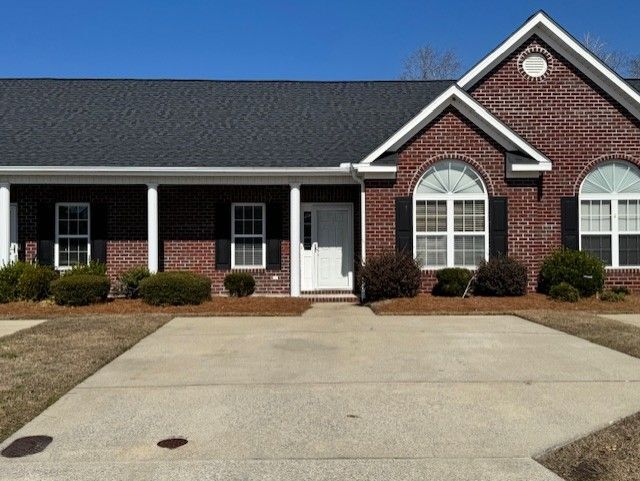Primary Photo - 150 Oak Towne Dr