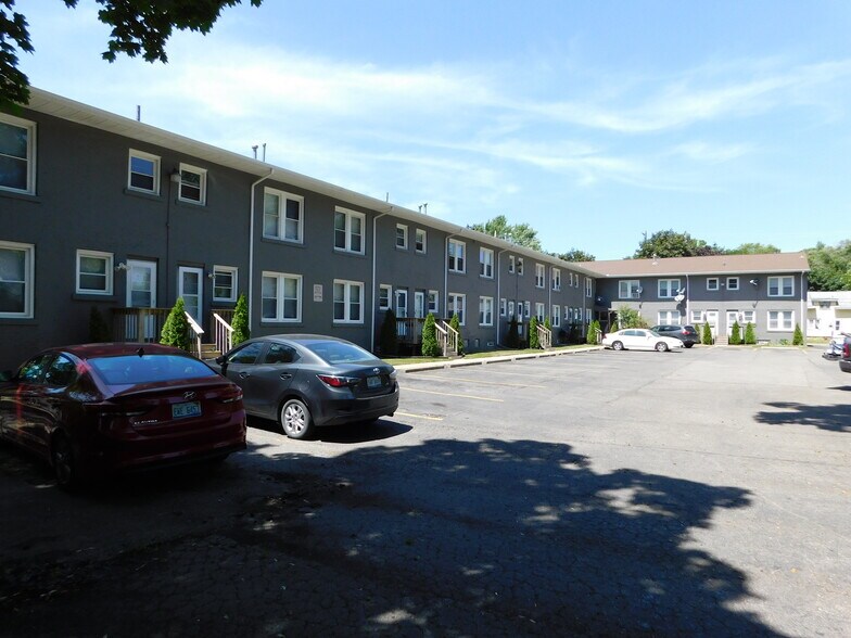 Building Photo - 148 Pingree Ave