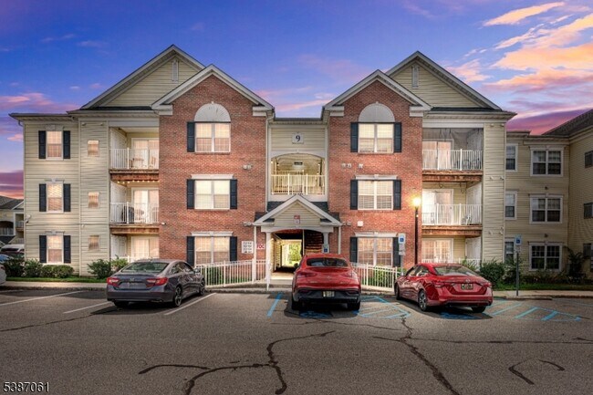 Building Photo - 914 Cedar Ct