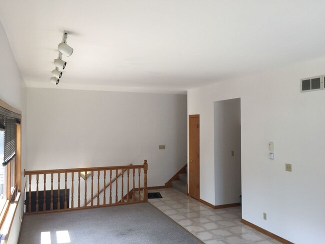 Building Photo - 3615 N Wayne Ave