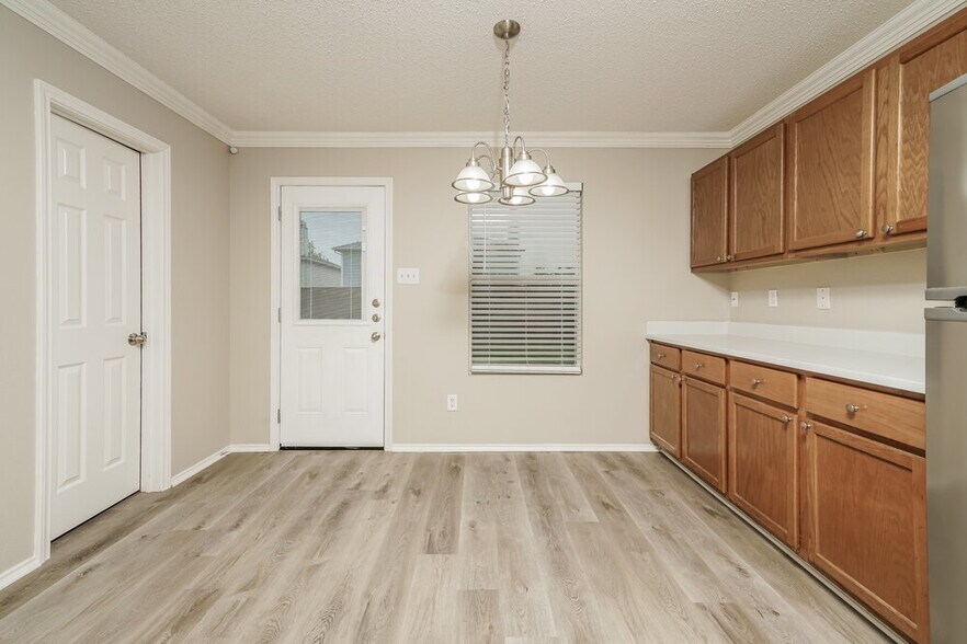 Building Photo - 2724 Woodlake Pkwy