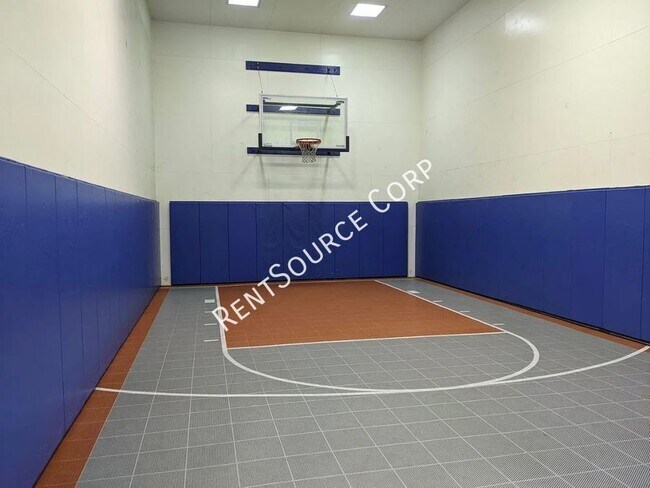 Building Photo - 5525 Canoga Ave