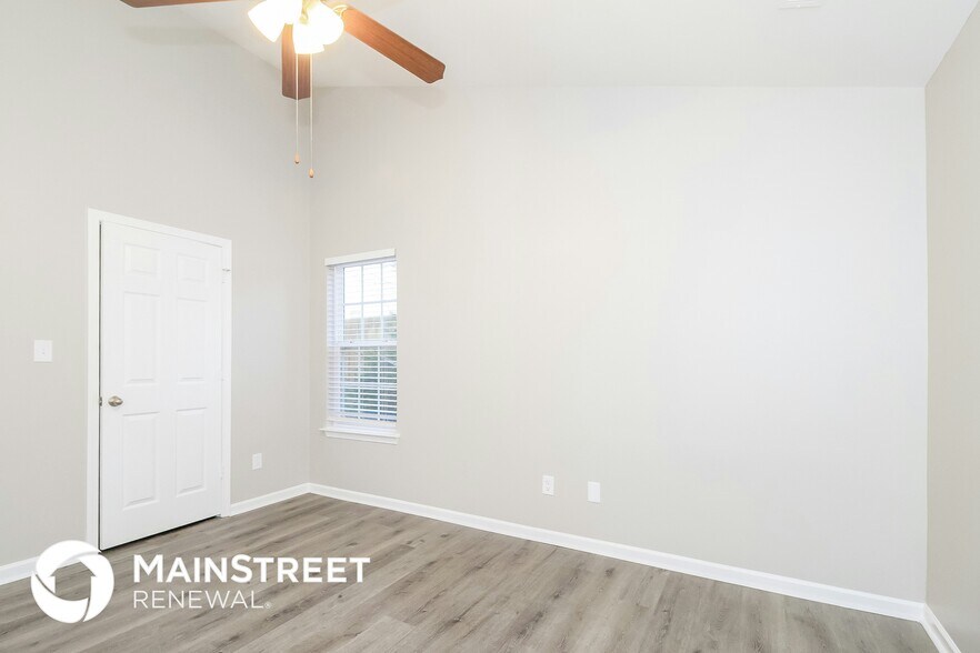 Building Photo - 556 Lakeside Valley Dr