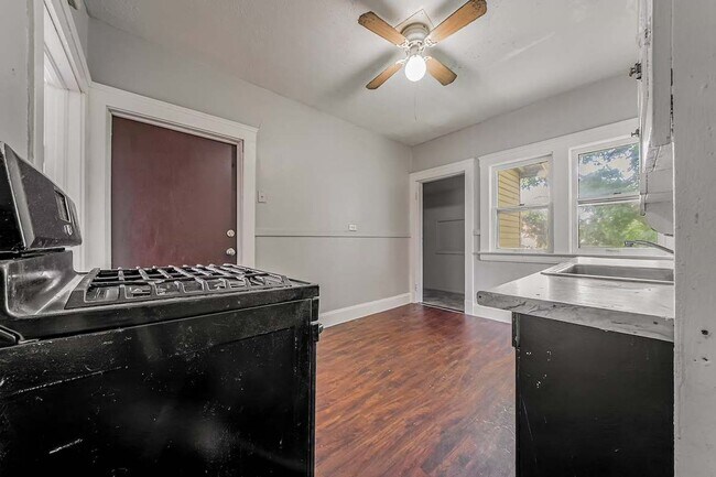 Building Photo - 3484 W 58th St