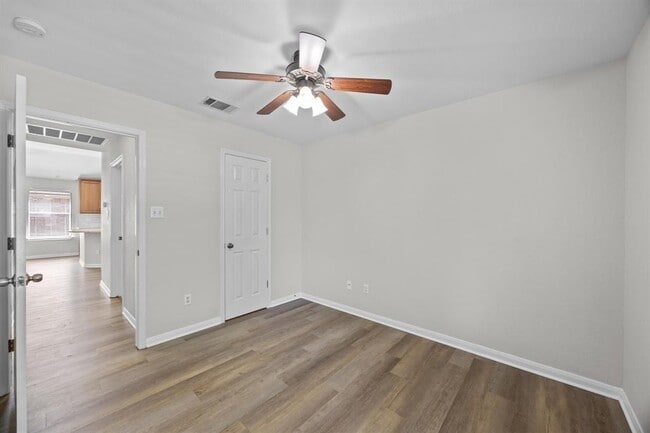 Building Photo - 806 Broken Trace Ct