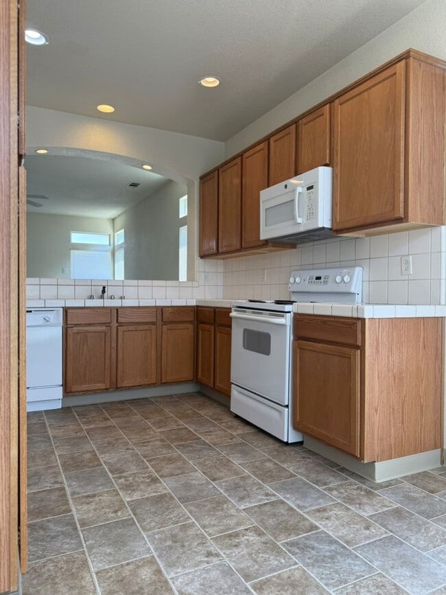 Building Photo - Move in Ready 3/2