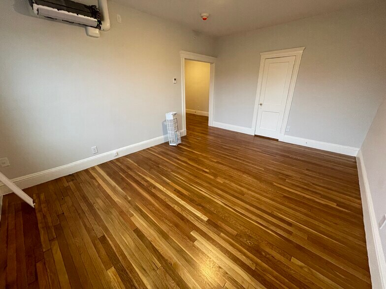 Building Photo - 22 Forest St