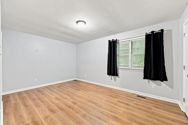 Building Photo - 839 Dalewood Dr
