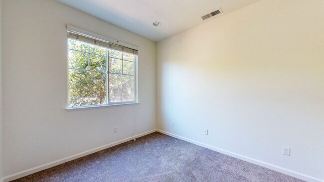 Building Photo - Rincon Valley FIVE Bedroom Three Bathroom Single Family Home!