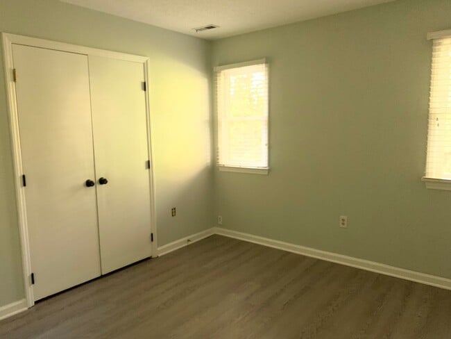 Building Photo - 2818 Wayland Dr