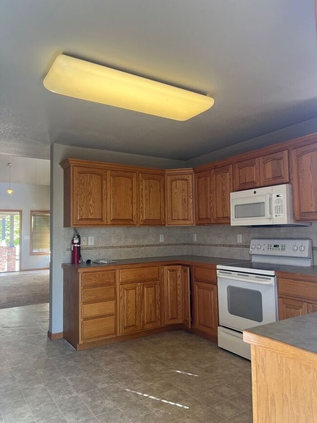 Building Photo - Large 3 bed 2.5 ba Duplex In West Loveland