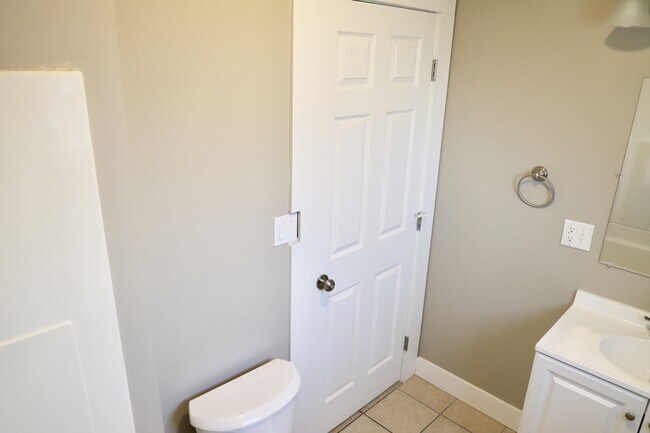 Building Photo - Cozy Remodeled 3-bedroom 2 bath Home - Close to State Capitol - On BUS LINE