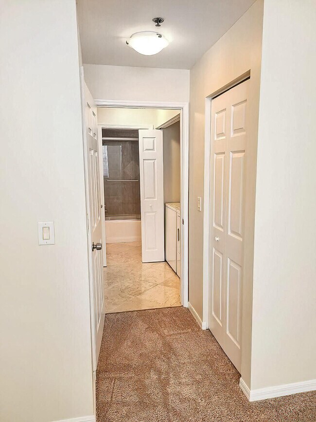 Building Photo - 616 Clearwater Park Rd