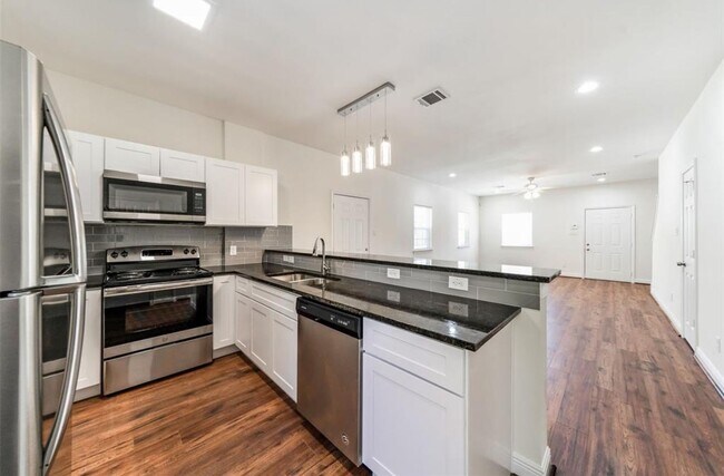Building Photo - 5007 Mallow St