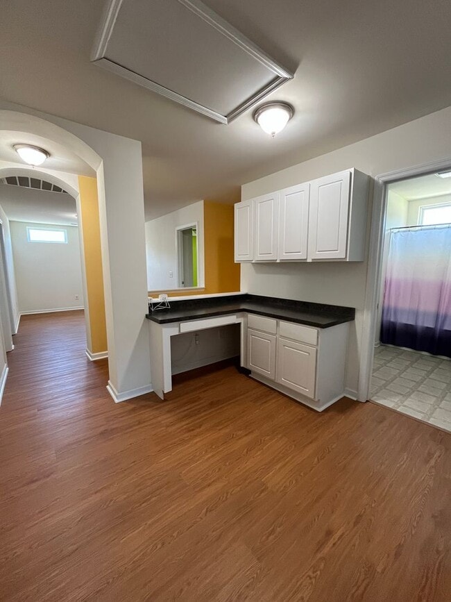 Building Photo - Beautiful 6 Bedroom, 3.5 Bath Home