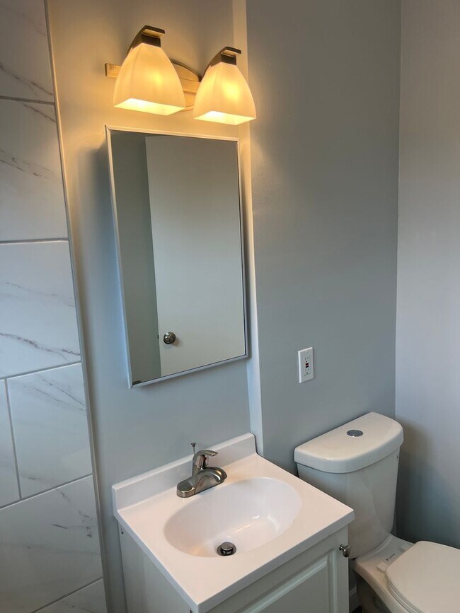 Building Photo - Sheldon St.