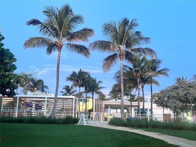 Building Photo - 9225 Collins Ave