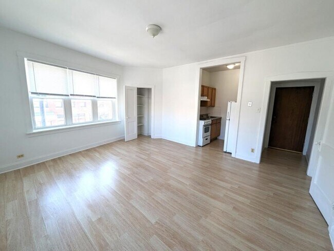 Building Photo - 0 bedroom in CHICAGO IL 60626