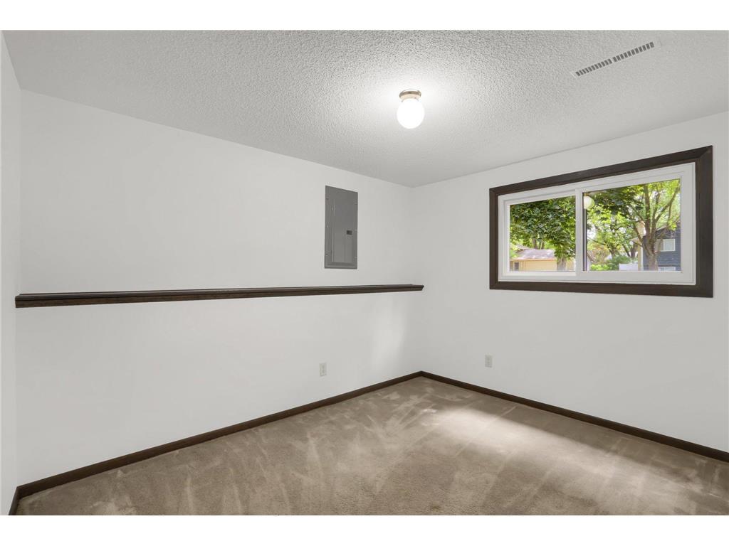 Building Photo - 9937 Deerwood Ln N
