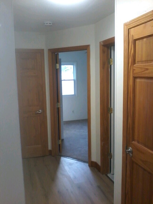 Building Photo - 412 Spar Ave