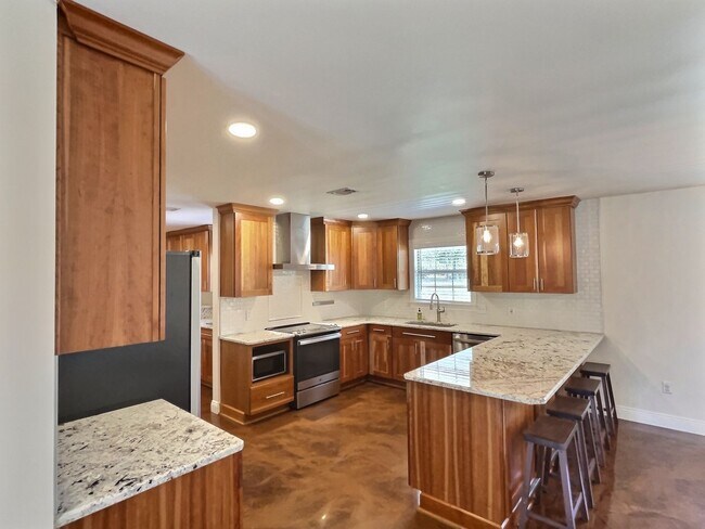 Building Photo - 3 BD Home with 30 x 40 Shop with Four 10 x 12 Attached Stalls