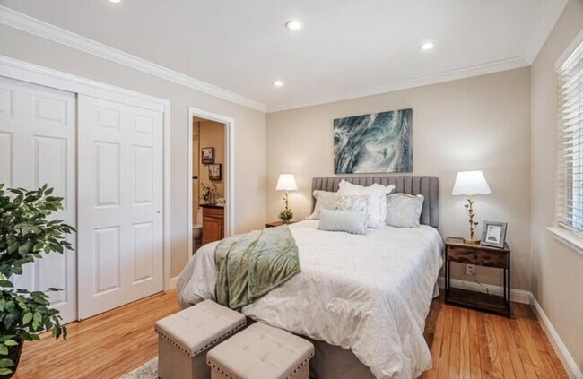 Building Photo - 3266 Fronda Dr