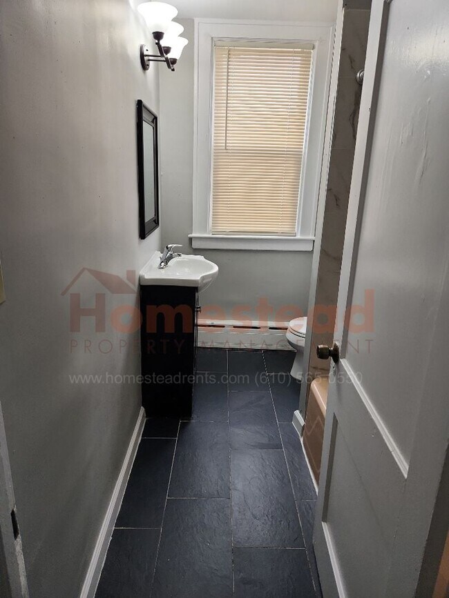Building Photo - 5 BEDROOM HOME FOR RENT IN COLLINGDALE!