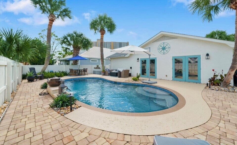 Primary Photo - 613 W Caladium Cir