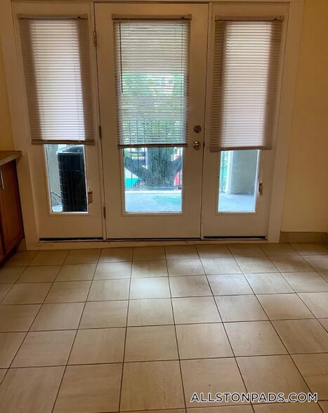 Building Photo - 1133 Commonwealth Ave