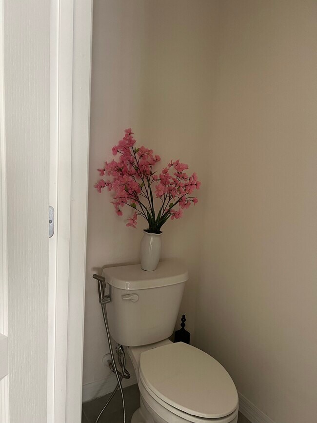 1/2 bath - 51 Bella Lago Cir