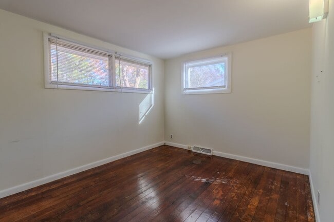 Building Photo - Classic Ranch Just Minutes from TC’s Best