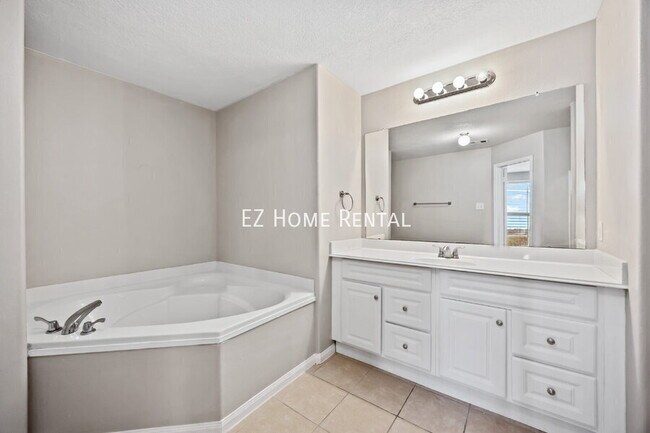 Building Photo - 16267 Silver Wing Ln