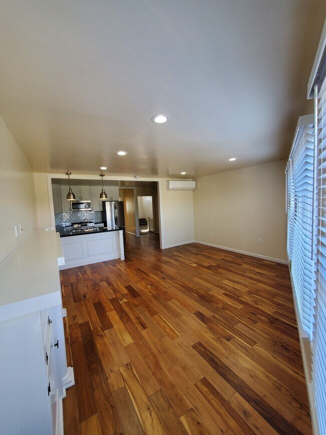 Building Photo - 1007 Orange Ave