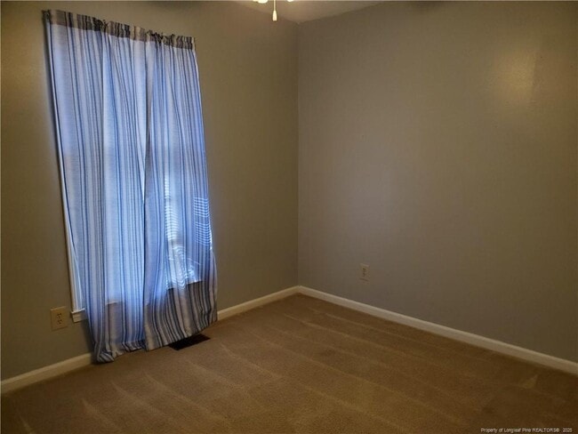 Building Photo - 3264 Glenmore Dr