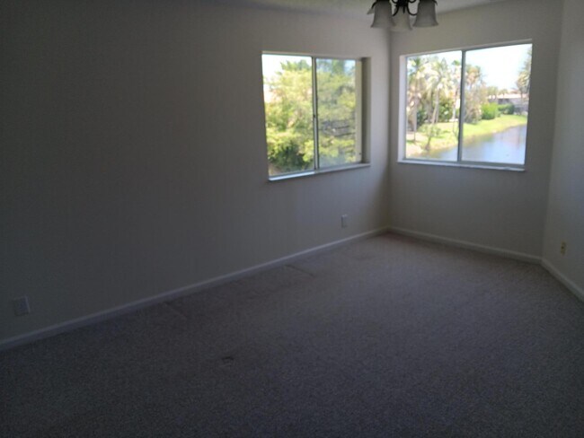 Building Photo - 23157 Fountain View Dr