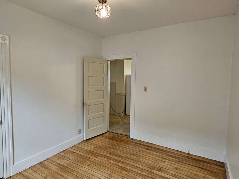 Building Photo - 20 Kosta St