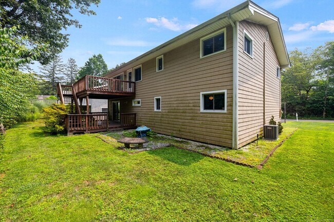 Building Photo - 37 Windsor Ln